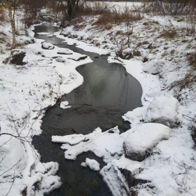 longinoja-talvi-lunta-kaunismaisema