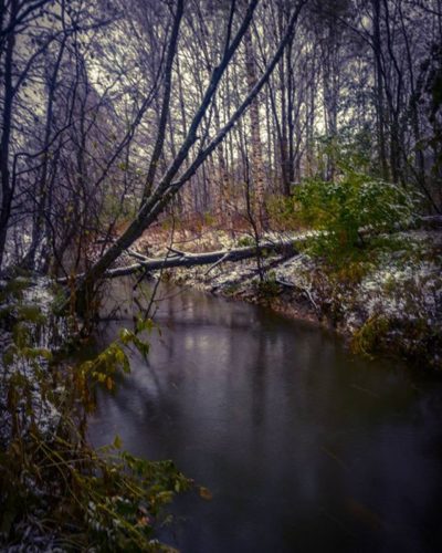 ensilumi-firstsnow-longinoja-autumnleaves-autumn-longinojasyksy-river-creek-urbannaturelovers-urbann-1