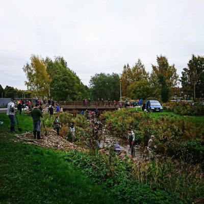 Kiville kyytiä! Tänään olimme talkoissa, kymmenien muiden joukossa.