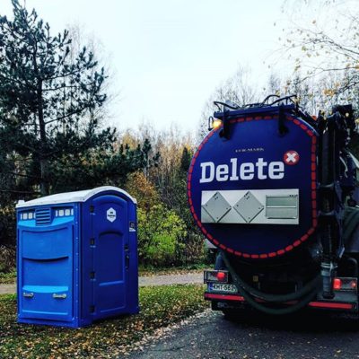 Bajamajat ovat saapuneet luontopolun varrelle. Nyt voit deletoida... sisällön retkellä. Menossa purolla myös jätevesiviemäreiden imupuhdistus.